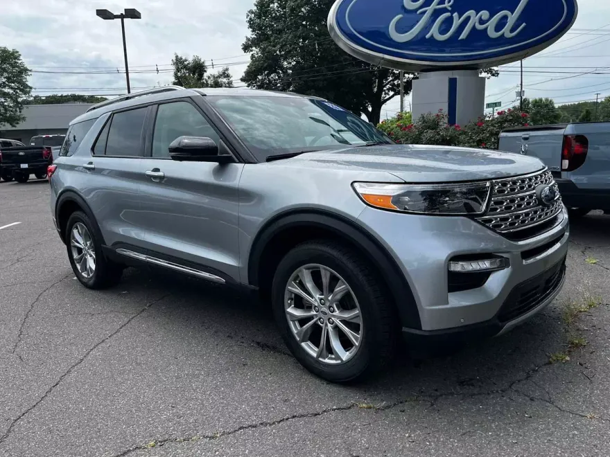 2022 Ford Explorer Limited photo 1