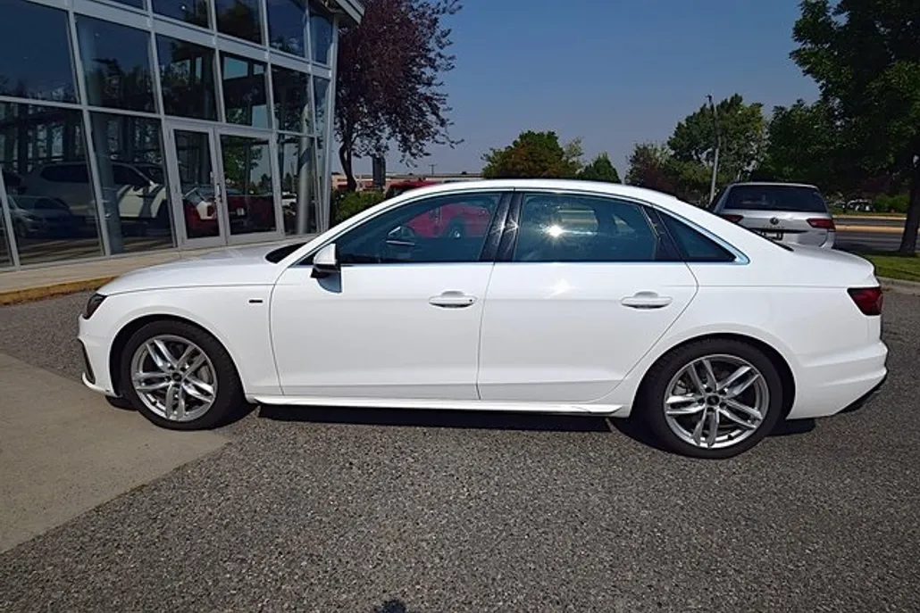 2023 Audi A4 45 S line Premium Plus photo 1