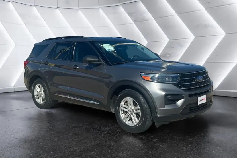 2021 Ford Explorer XLT photo 1