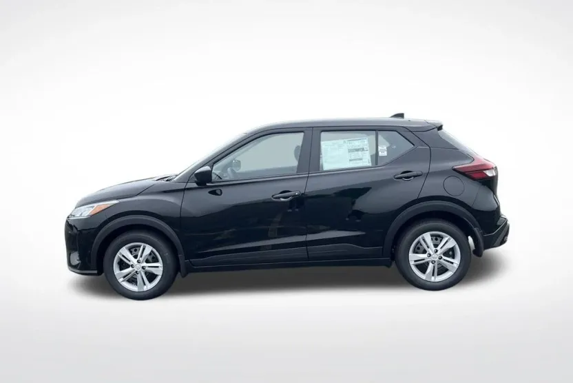 2025 Nissan Kicks Play S photo 1