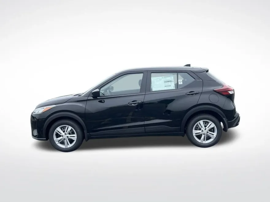 2025 Nissan Kicks Play S photo 1