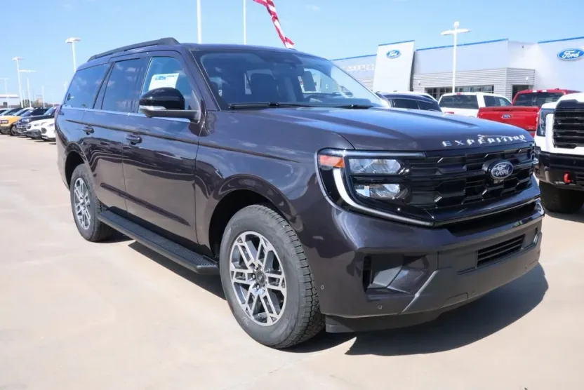 2025 Ford Expedition photo 1