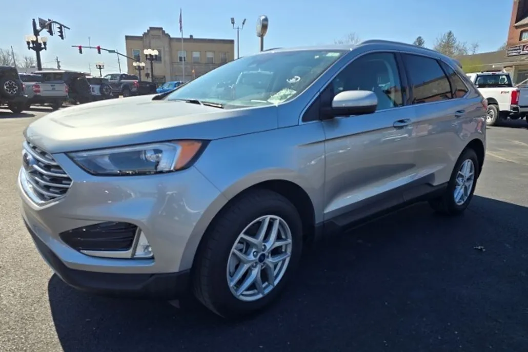 2022 Ford Edge SEL photo 1