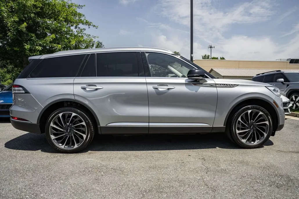 2023 Lincoln Aviator Reserve photo 1