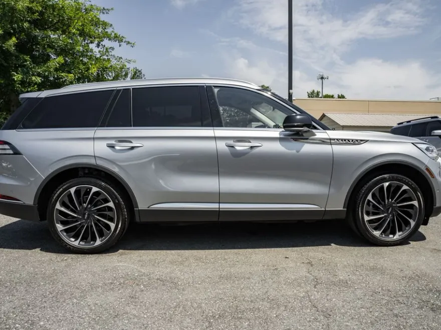 2023 Lincoln Aviator Reserve photo 1