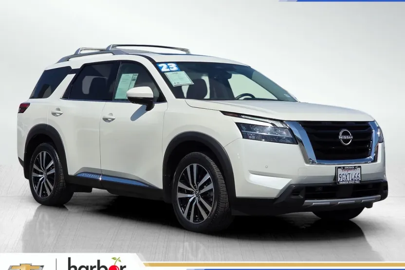 2023 Nissan Pathfinder Platinum photo 1