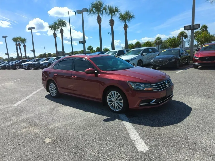 2019 Volkswagen Passat 2.0T Wolfsburg Edition photo 1