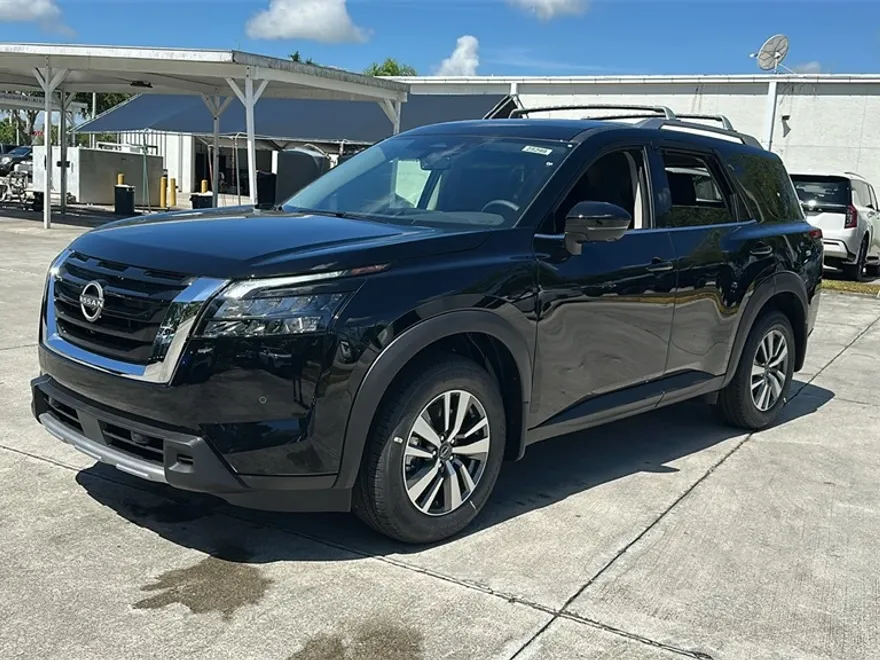 2025 Nissan Pathfinder SL photo 1