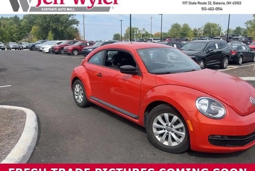 2016 Volkswagen Beetle 1.8T S photo 1