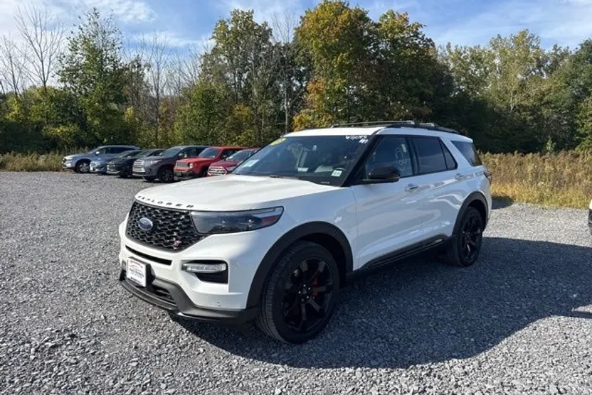 2020 Ford Explorer ST photo 1