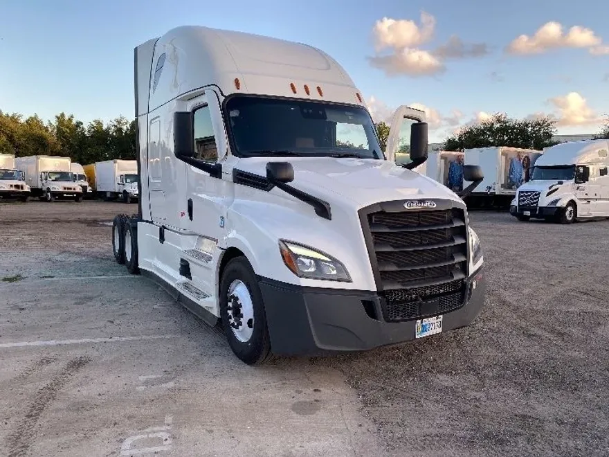 2022 Freightliner Cascadia 126" Sleeper Cab photo 1