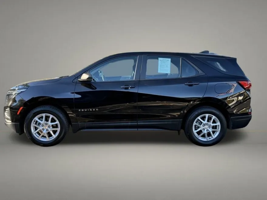 2023 Chevrolet Equinox LS photo 1