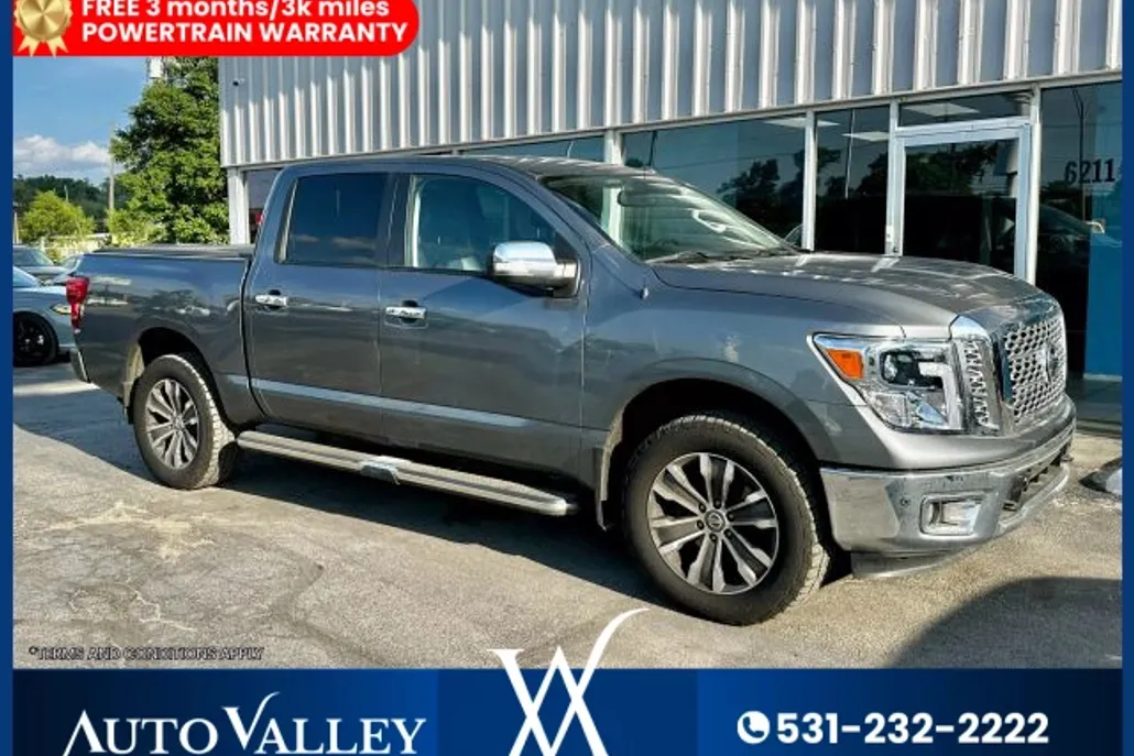 2019 Nissan Titan Crew Cab SL photo 1