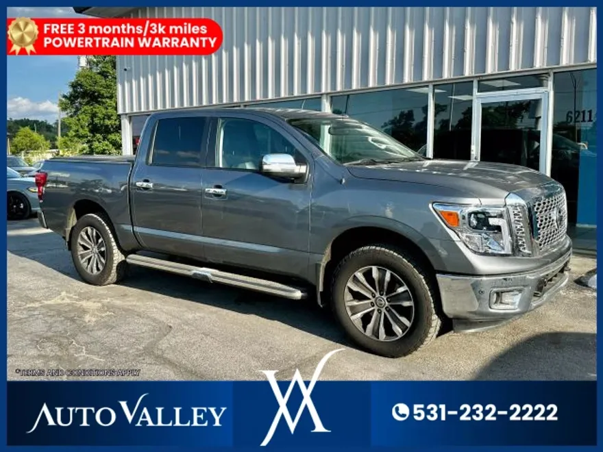 2019 Nissan Titan Crew Cab SL photo 1