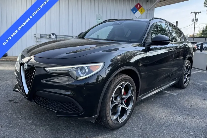 2022 Alfa Romeo Stelvio Ti photo 1