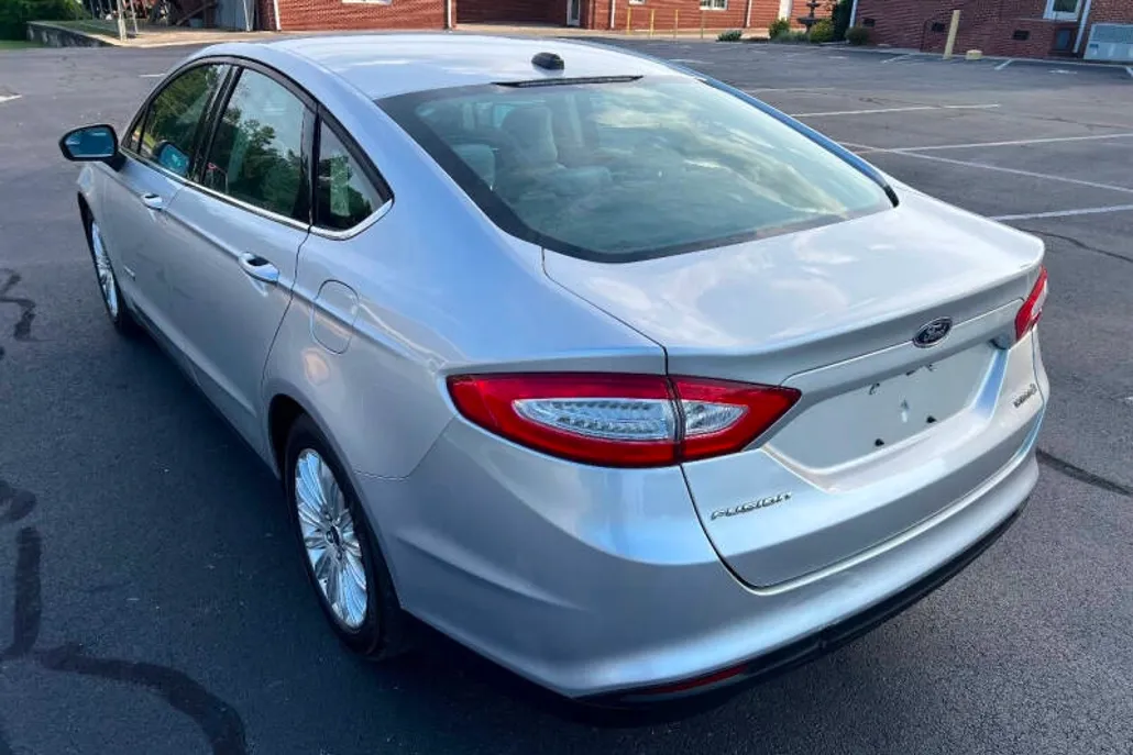 2015 Ford Fusion Hybrid S photo 1