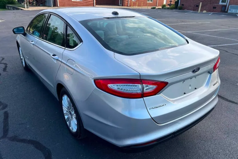 2015 Ford Fusion Hybrid S photo 1