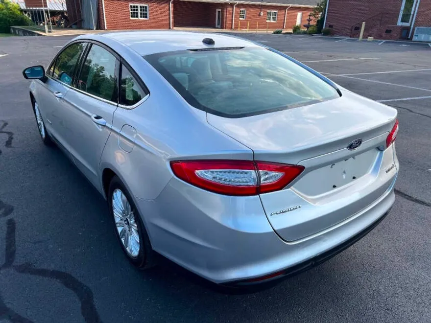 2015 Ford Fusion Hybrid S photo 1