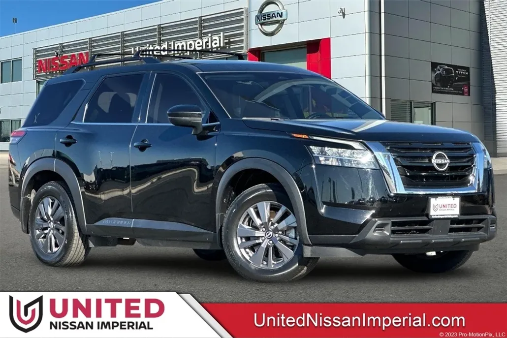 2022 Nissan Pathfinder SV photo 1
