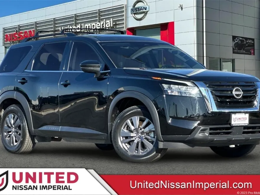 2022 Nissan Pathfinder SV photo 1