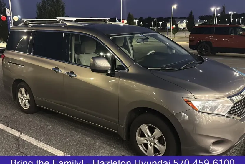 2015 Nissan Quest SV photo 1