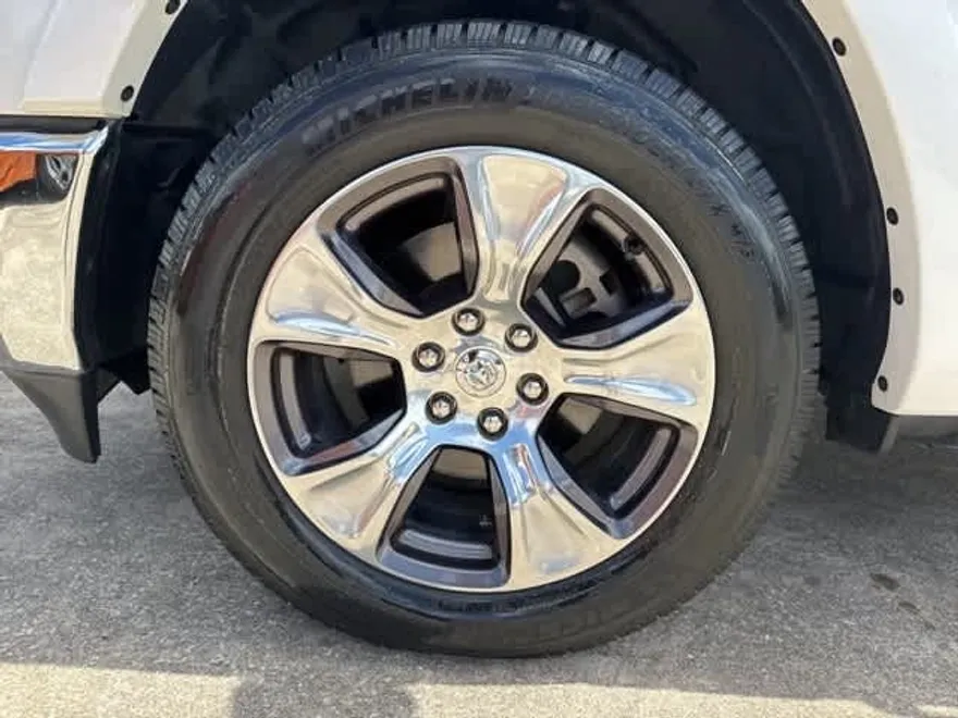 2019 Ram 1500 Laramie photo 1