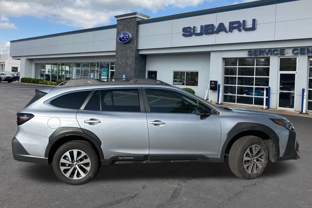 2025 Subaru Outback Premium photo 1