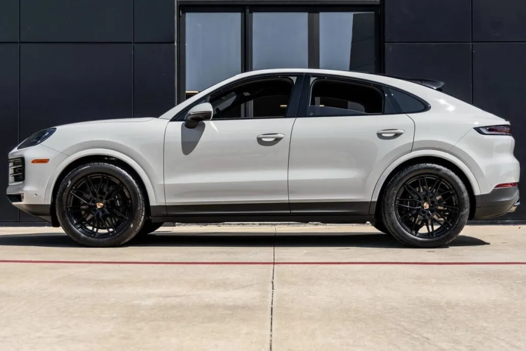 2026 Porsche Cayenne Coupe photo 1