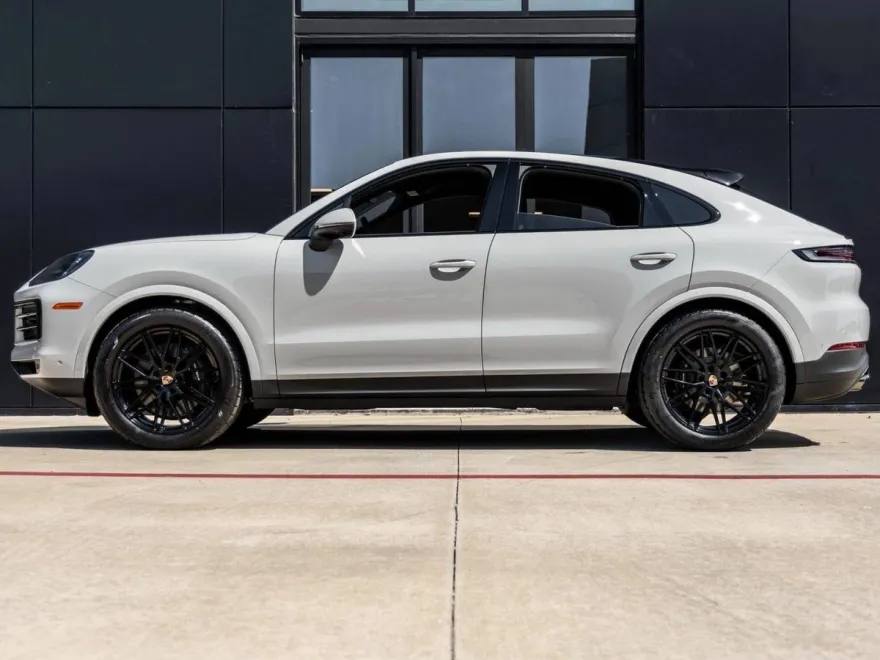 2026 Porsche Cayenne Coupe photo 1