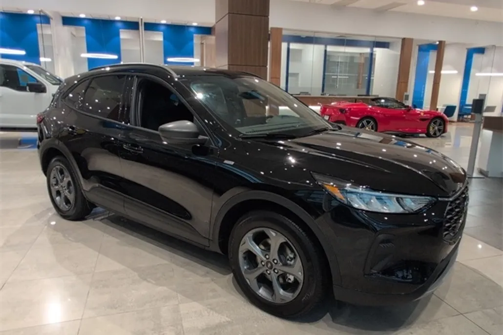 2025 Ford Escape ST-Line photo 1