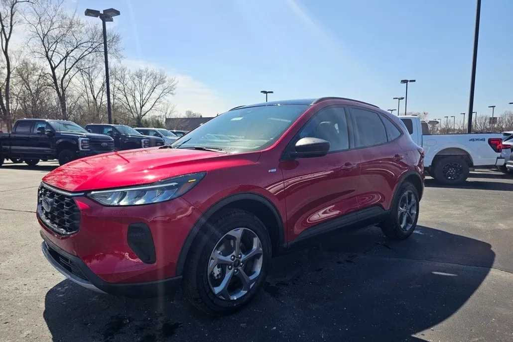2025 Ford Escape ST-Line photo 1