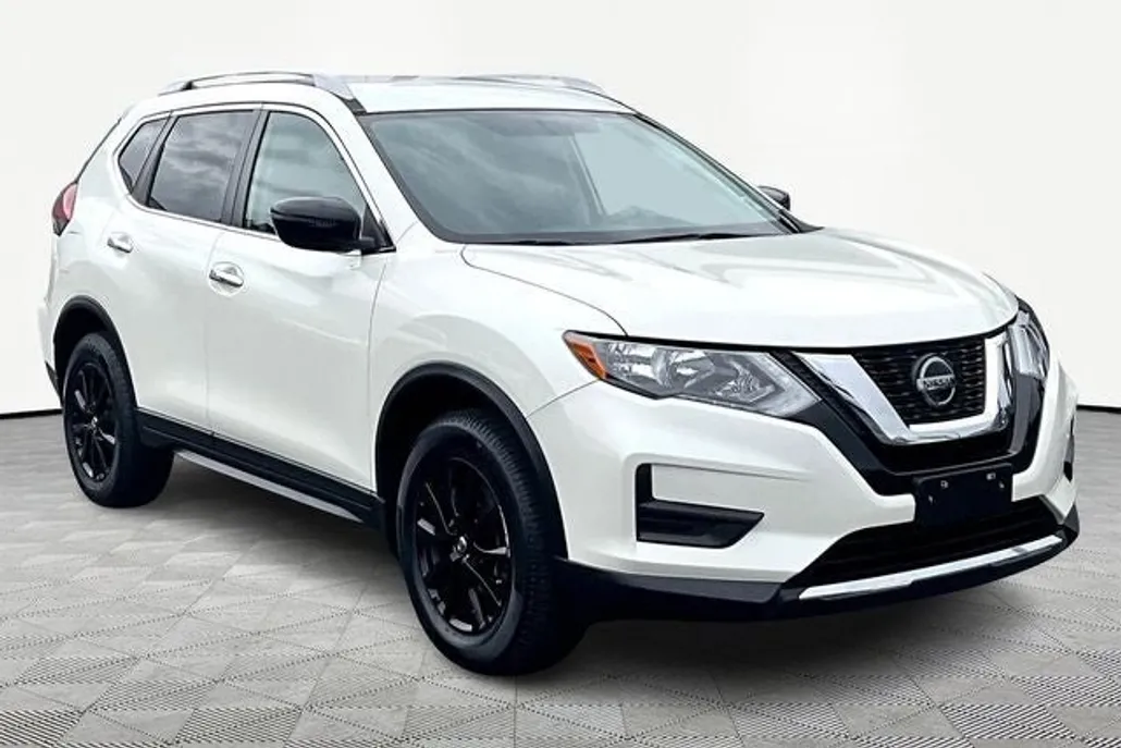2018 Nissan Rogue SV photo 1