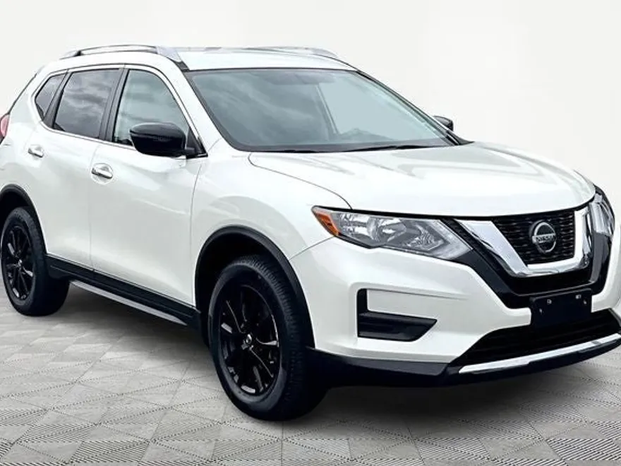 2018 Nissan Rogue SV photo 1