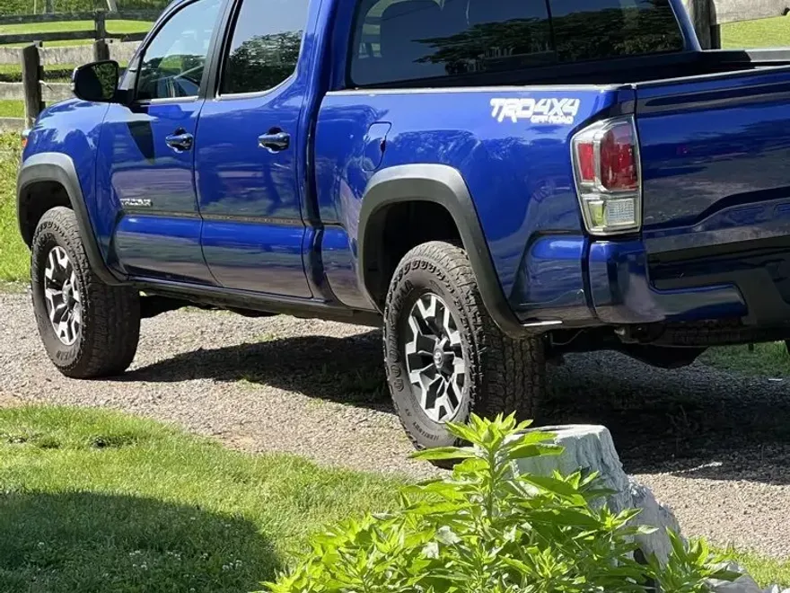 2022 Toyota Tacoma TRD V6 photo 1