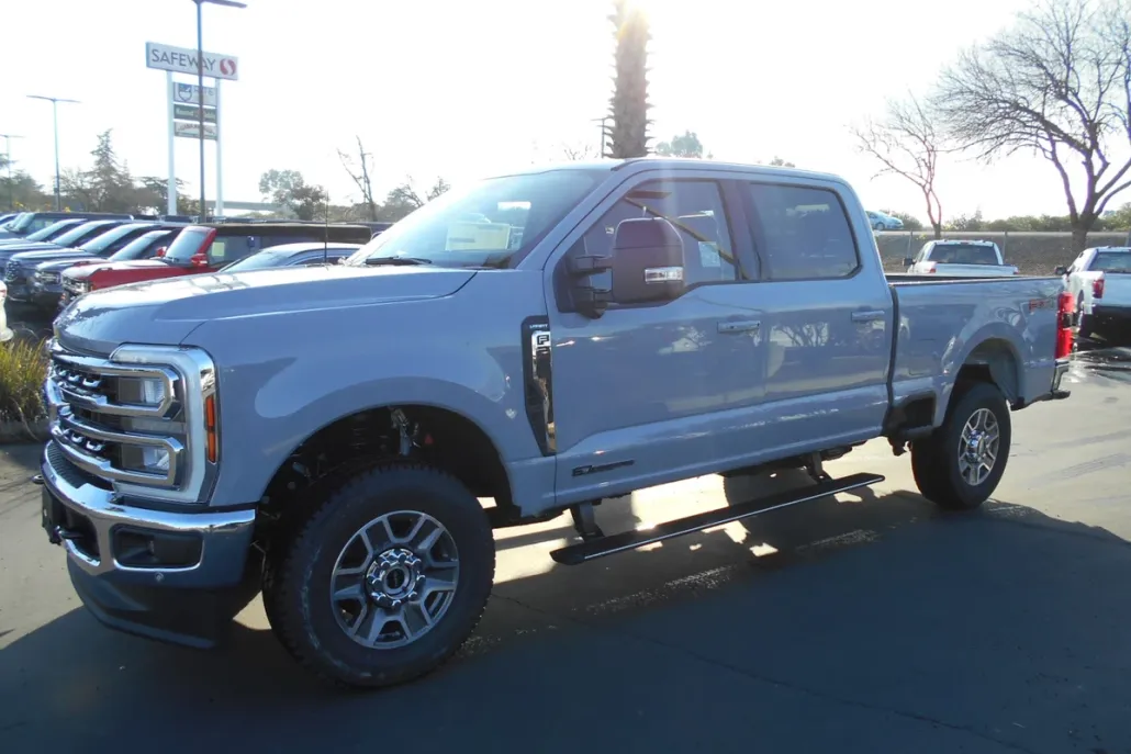 2025 Ford F-250 Lariat photo 1