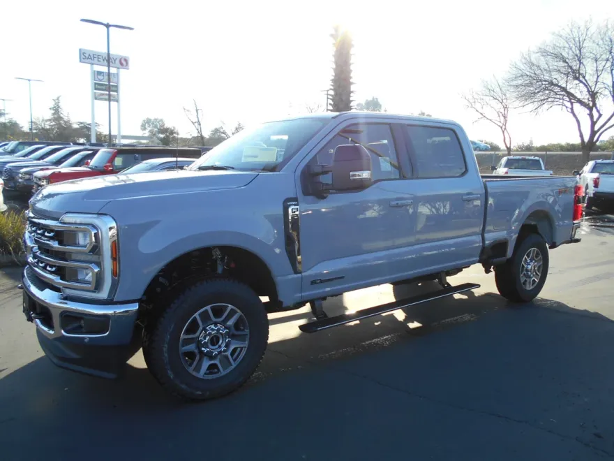 2025 Ford F-250 Lariat photo 1