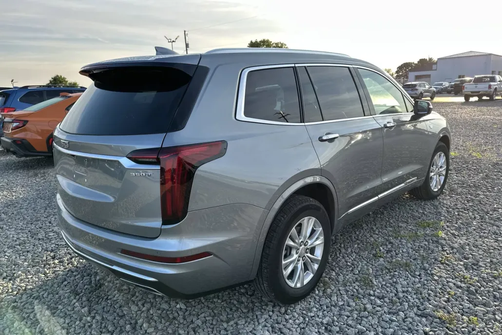2024 Cadillac XT6 Luxury photo 1