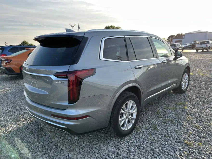 2024 Cadillac XT6 Luxury photo 1