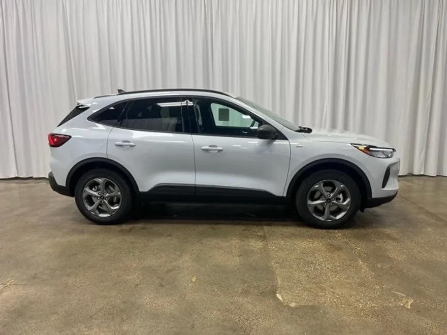 2025 Ford Escape ST-Line photo 1