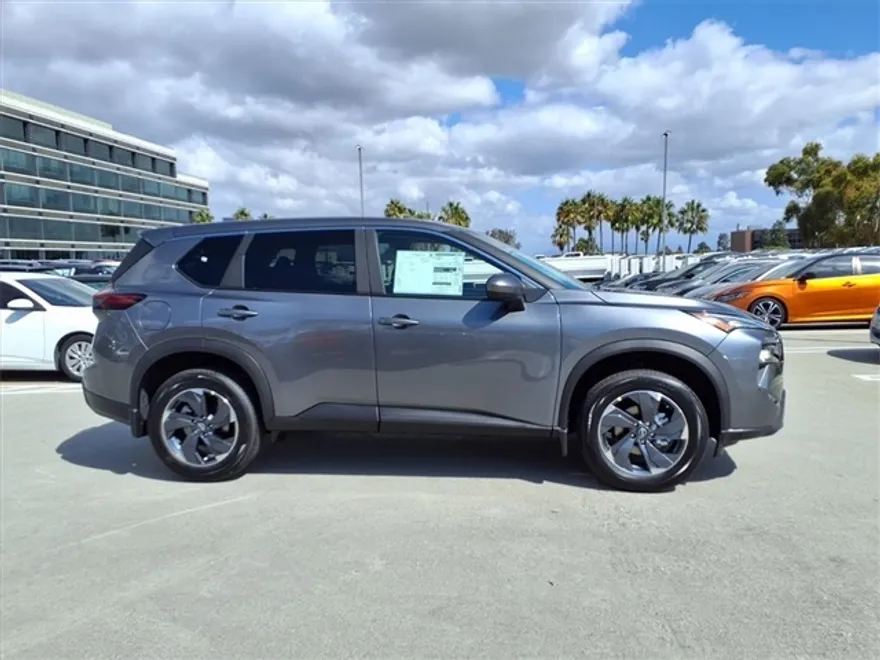 2026 Nissan Rogue SV photo 1