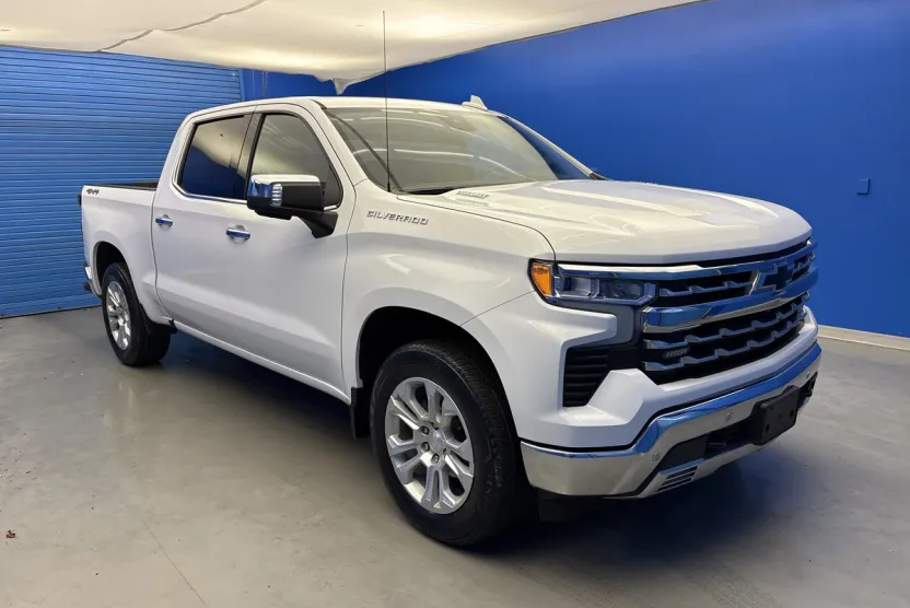 2023 Chevrolet Silverado 1500 LT photo 1