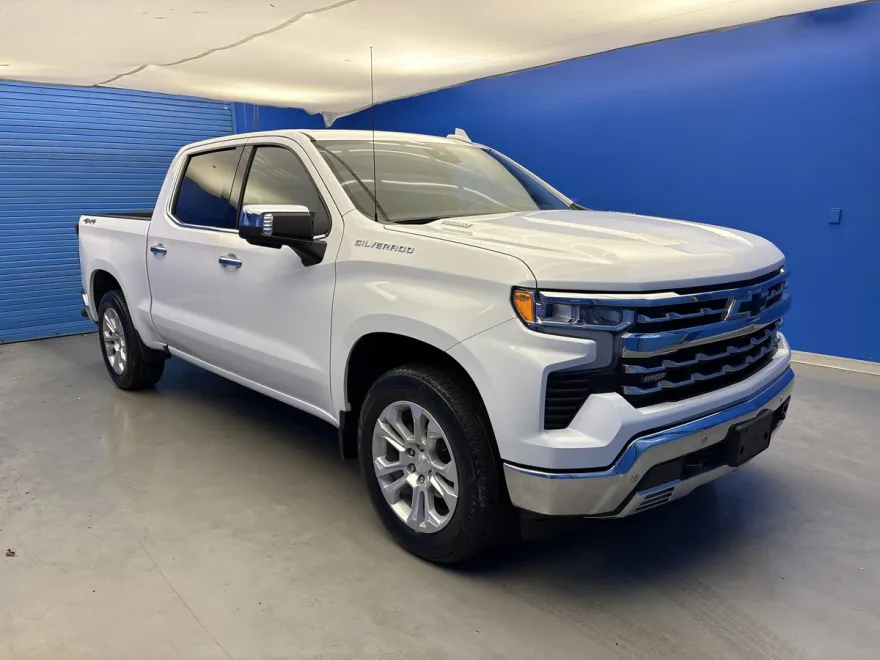 2023 Chevrolet Silverado 1500 LT photo 1