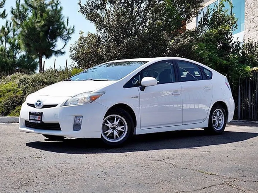 2010 Toyota Prius Two photo 1