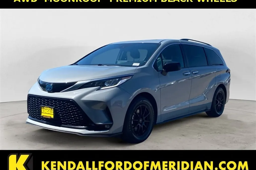 2023 Toyota Sienna XSE photo 1