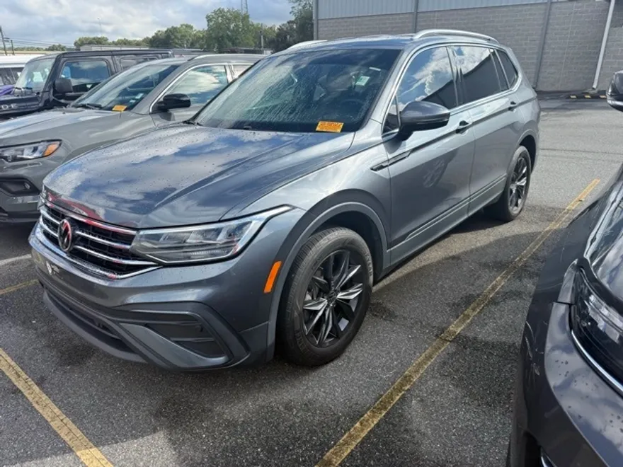 2023 Volkswagen Tiguan SE photo 1