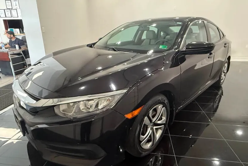 2017 Honda Civic LX photo 1