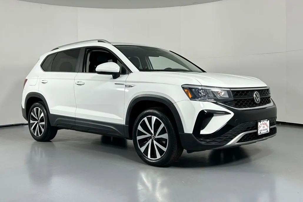 2022 Volkswagen Taos SE photo 1