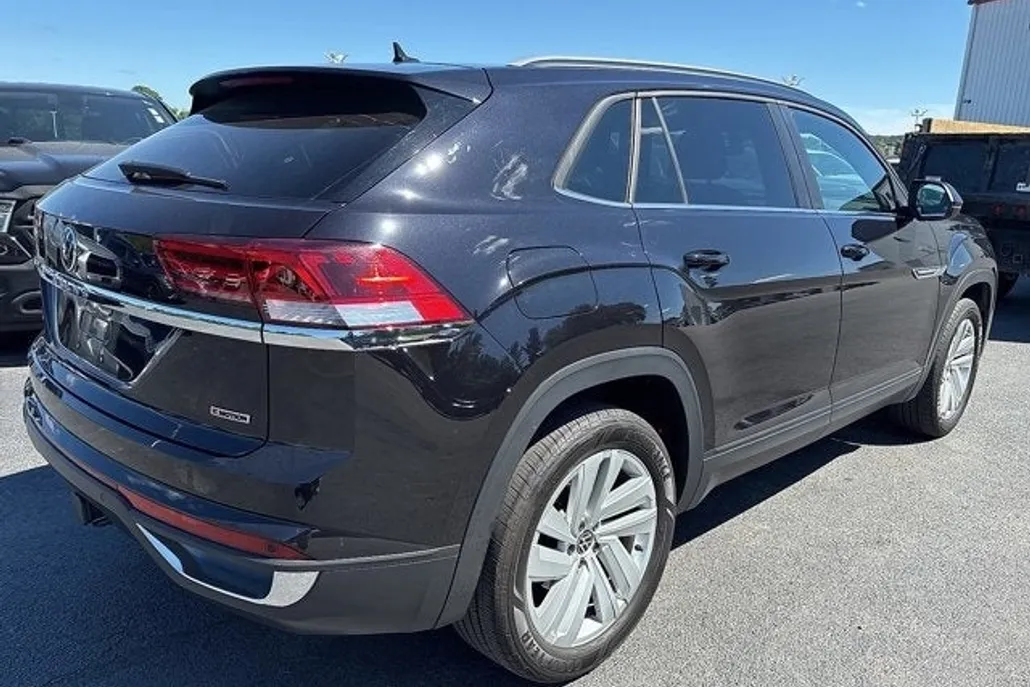 2022 Volkswagen Atlas Cross Sport V6 SE Technology photo 1