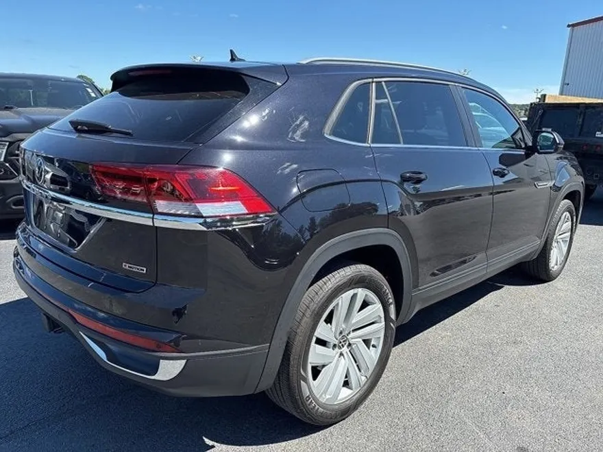 2022 Volkswagen Atlas Cross Sport V6 SE Technology photo 1