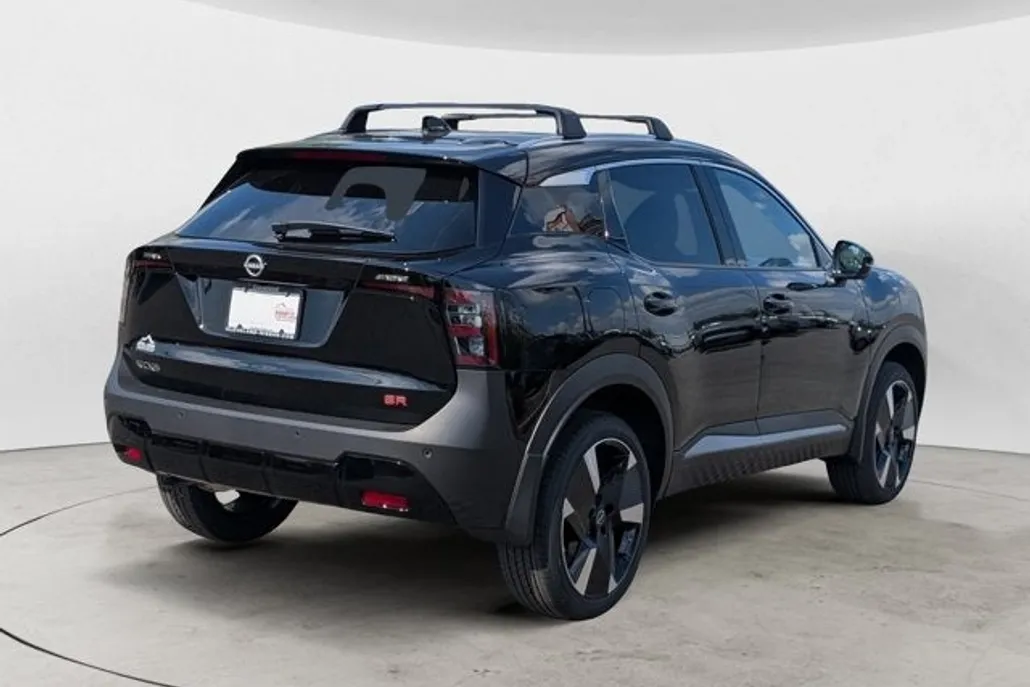 2026 Nissan Kicks SR photo 1